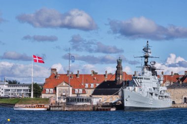 Kopenhag, Danimarka - Eylül 2022 Donanma İstasyonu Holmen ve Peder Skram sınıfı fırkateyni, Danimarka Kraliyet Donanması 