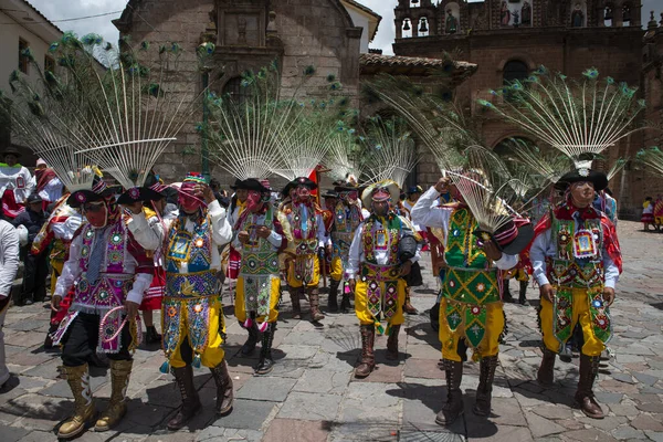 Cuzco Peru Dezembro 2013 Grupo Homens Vestindo Roupas Máscaras Tradicionais — Fotografia de Stock