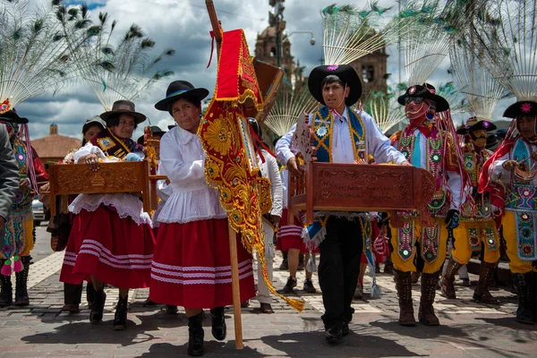 Cuzco Perú Diciembre 2013 Grupo Personas Vistiendo Ropas Máscaras Tradicionales — Foto de Stock