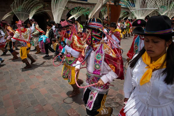 Cuzco Peru Dezember 2013 Eine Gruppe Von Menschen Traditioneller Kleidung lizenzfreie Stockfotos