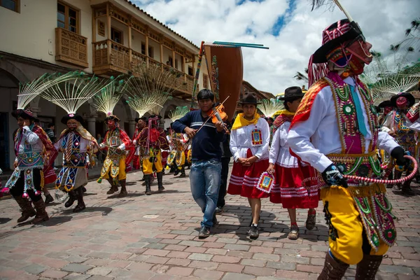 Cuzco Perú Diciembre 2013 Grupo Personas Vistiendo Ropas Máscaras Tradicionales Imágenes de stock libres de derechos