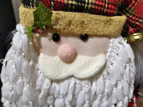 Santa Claus Face Ozdoba Wykonana Tkaniny Świąteczne Dekoracje Zbliżenie — Zdjęcie stockowe