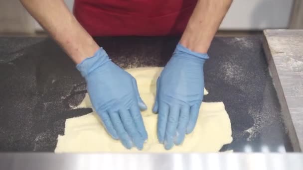 Chef Bereidt Pizza Keuken — Stockvideo