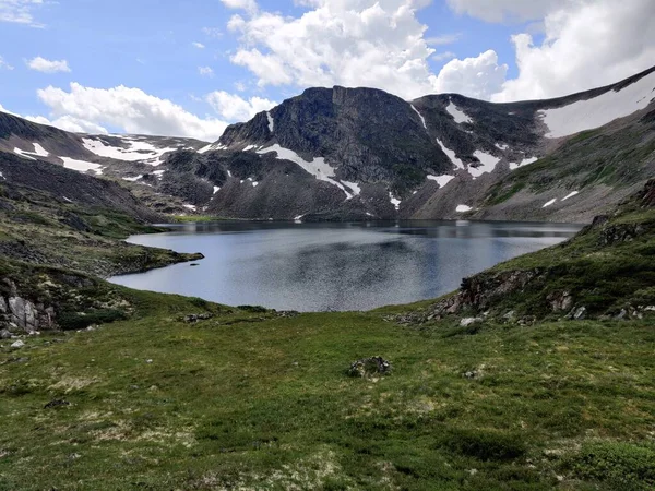 Vista Lago Montaña Hermoso Lugar Con Una Vista Única Las — Foto de Stock