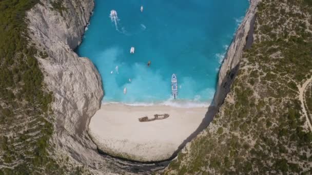 Luchtfoto Van Een Prachtige Turquoise Lagune Gelegen Tussen Hoge Groene — Stockvideo