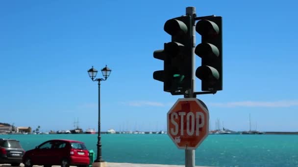Traffic Lights Embankment Road Mediterranean Traffic Road Beautiful Sea — Stockvideo