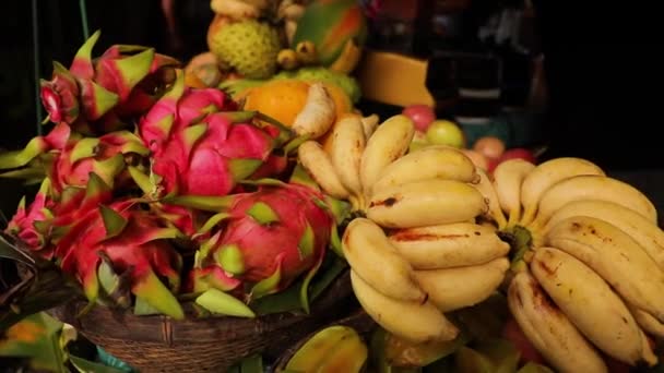Different Tropical Exotic Fruit Papaya Banana Coconut Dragonfruit Carambola High — Vídeo de Stock