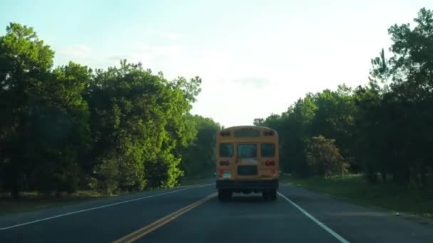 City Yellow Bus Move Beautiful Mountain Forest Road Stops High — Vídeo de Stock