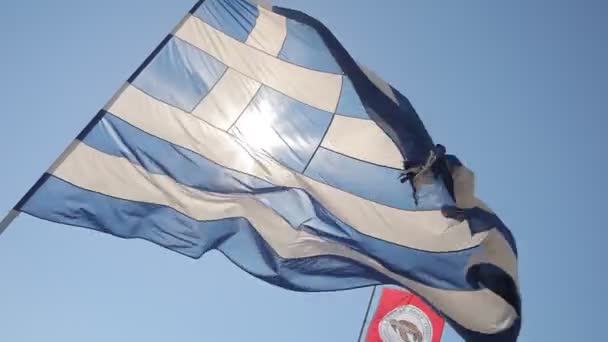 Řecká Vlajka Zblízka Sluncem Pozadí — Stock video