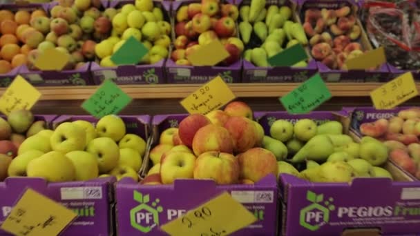 Many Tropical Exotic Fruit Apple Pears Sold Market Tray High — Stockvideo