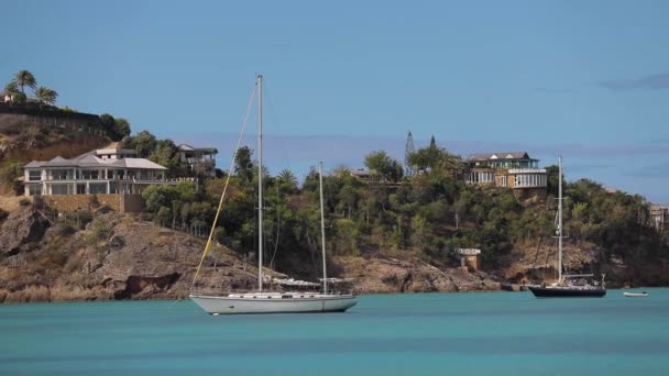 Luxurious Sailboats Yachts Caribbean Ocean Very Expensive Villas Shore High — Vídeos de Stock