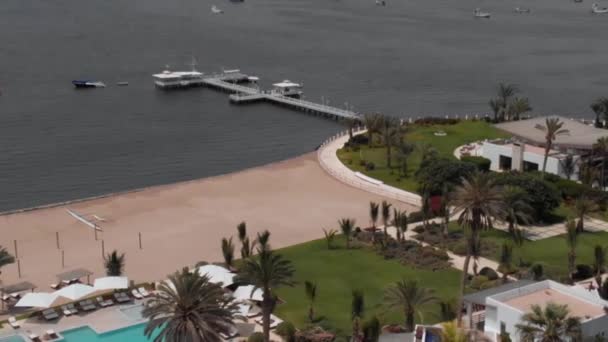 Smooth Drone Aerial Shot Embankment Greenery Palms Pools Pier Peru — Wideo stockowe