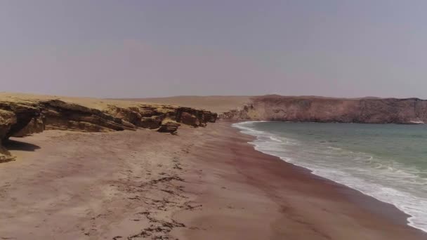 Aerial Drone Footage Peruvian City Paracas White Calm Waves Wash — Stock Video