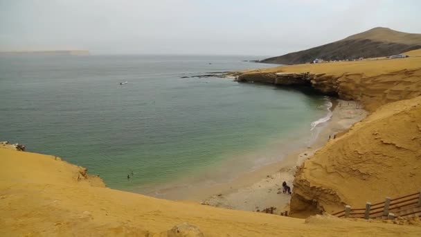 Top Shot Lagoon Green Ocean Yellow Clay Shore Panoramic View — 图库视频影像