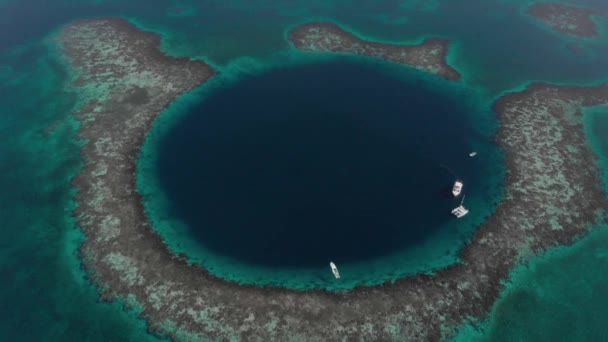 High Top Drone View Yachts Great Blue Hole Giant Marine — Vídeos de Stock