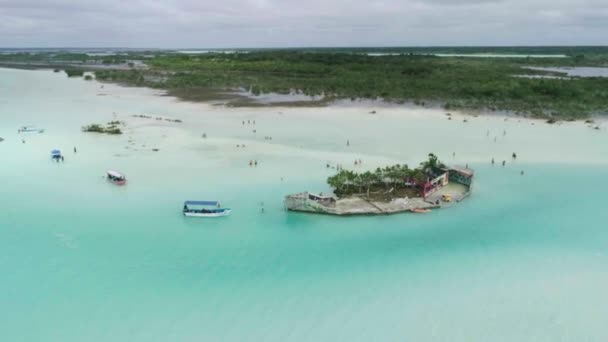 Amazing Green Island Middle Turquoise Milky Ocean Water Boats — Stock videók