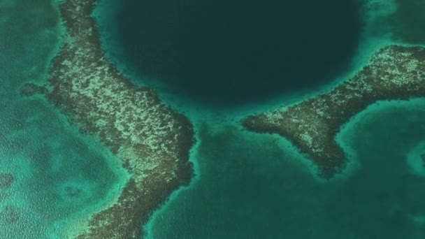 Top Drone Shot Epic Great Blue Hole Giant Marine Sinkhole — Stockvideo