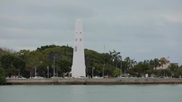 Caribbean Embankment Cars Parked Palm Trees Huge White Stella Lighthouse — 图库视频影像