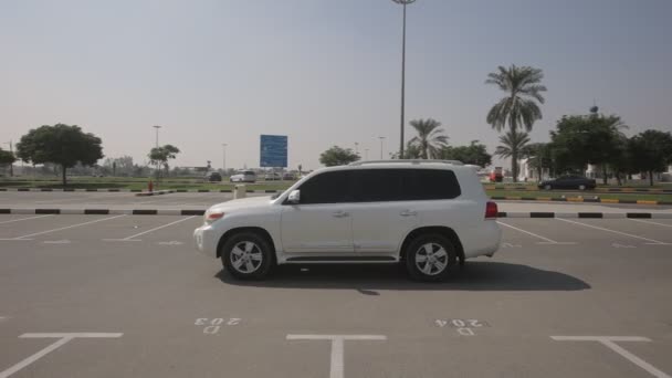 Toyota White Jeep Exterior Camera Smooth Zoom Left Side Wide — Vídeo de Stock