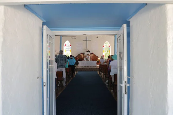 Vue Extérieur Sur Petite Salle Paroissiale Catholique Locale Avec Paroissiens — Photo