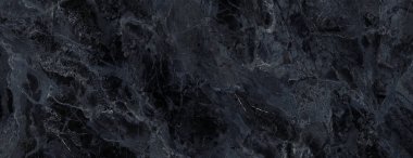Siyah mermer taş yapısı, doğal arkaplan.