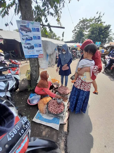 Yol Kenarında Alım Satım Yapan Alım Satım Yapan Alıcılar — Stok fotoğraf