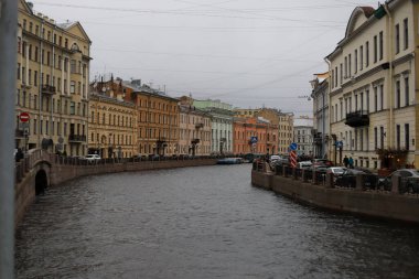 Şehirde sonbahar seti