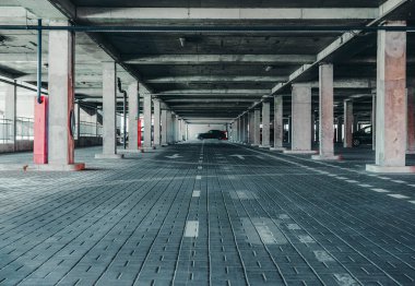 Arabalar için otoparkın fotoğrafı..
