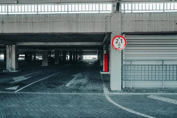 Foto Der Einfahrt Zum Parkplatz — Stockfoto