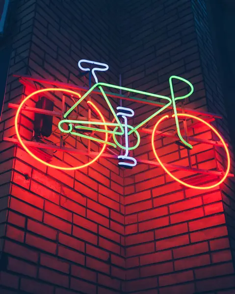 Zdjęcie Neonu Świecący Rower Tle Ściany Cegły — Zdjęcie stockowe