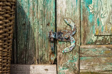  Kilitler zincirde asılı. Kale, birlikte uzun bir hayatın sembolü..