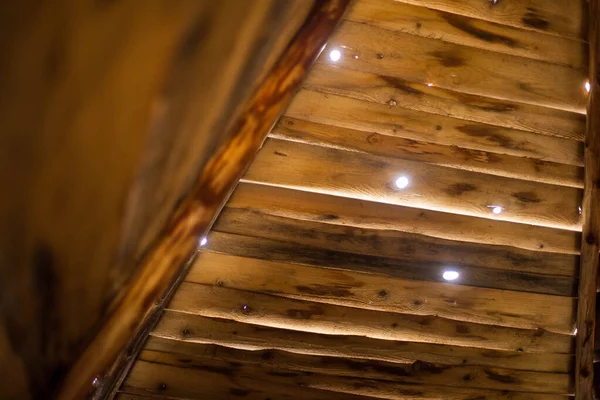 Fotografie Dřevěné Střechy Domu Otvory Kterými Prosakuje Světlo — Stock fotografie