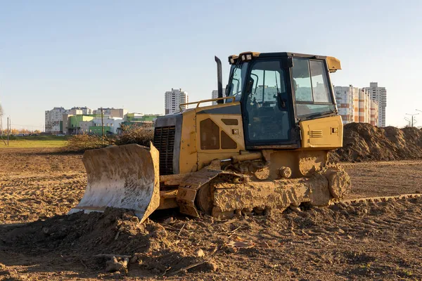 Foto Una Excavadora Barro Amarillo Excavando Suelo Sitio Construcción Concepto — Foto de Stock