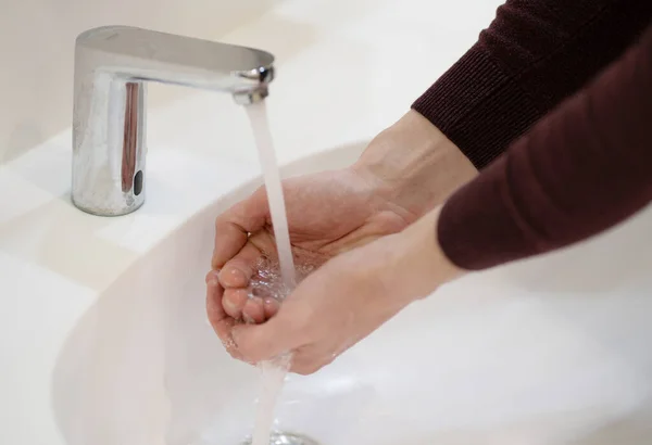 Photo Male Hands Close Washing Hands Using Toilet Disinfecting Mall — Zdjęcie stockowe