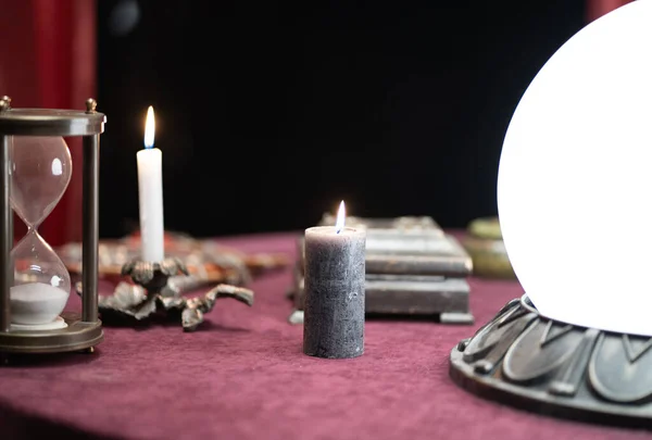 Foto Una Mesa Con Objetos Para Astrología Adivinación —  Fotos de Stock