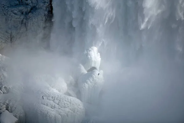 Kışın Niagara Şelalesi Nden Gelen Sis Aşağıdaki Kayalarda Donarak Güzel — Stok fotoğraf