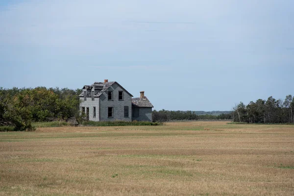 Casă Veche Abandonată Într Câmp Preeriile Din Saskatchewan Rural — Fotografie, imagine de stoc