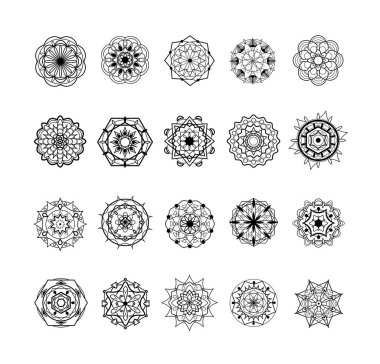 Dövme, süs ve çıkartma yapmak için bir takım mandalalar. Mehendi 'nin siyah renkli zarif çizimi.