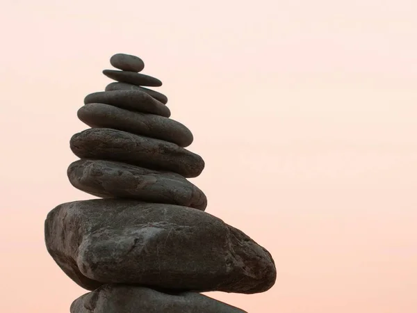 Piles Stones Arranged High Edge Beach — Stock Photo, Image