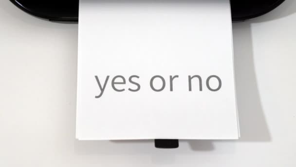 Ερώτηση Επιλογής Ναι Όχι Τυπώνεται Ένα Φύλλο Χαρτιού — Αρχείο Βίντεο