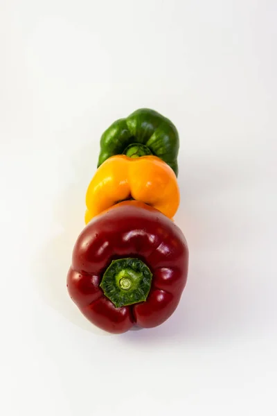 Ampel Roter Paprika Vor Gelber Und Grüner Paprika — Stockfoto
