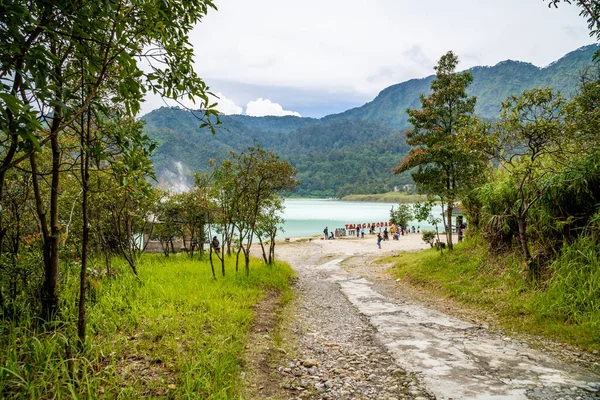 Natuurlijke toeristische attractie gebied Talaga Bodas Garut Indonesië. — Stockfoto