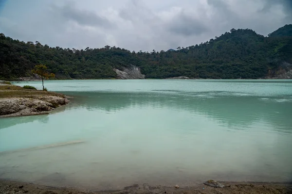 Garut, Endonezya 'daki Bodas Gölü' nün doğal manzarası