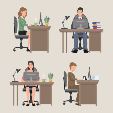 Dört işadamı çalışıyor.