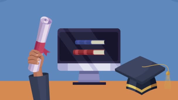 Desktop con cappello e diploma laurea online — Video Stock