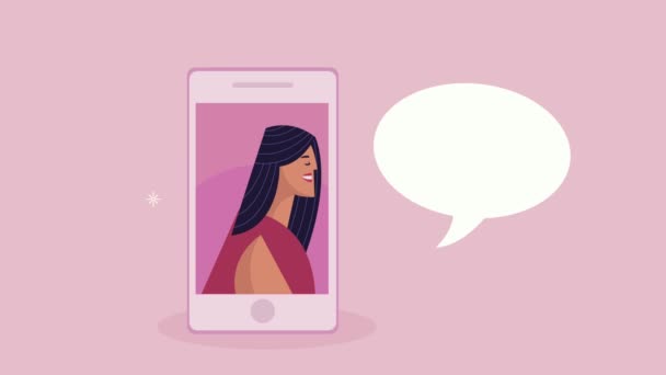 Jeune femme dans smartphone avec bulle vocale — Video