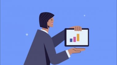 Dizüstü bilgisayarında istatistikleri olan genç bir kadın