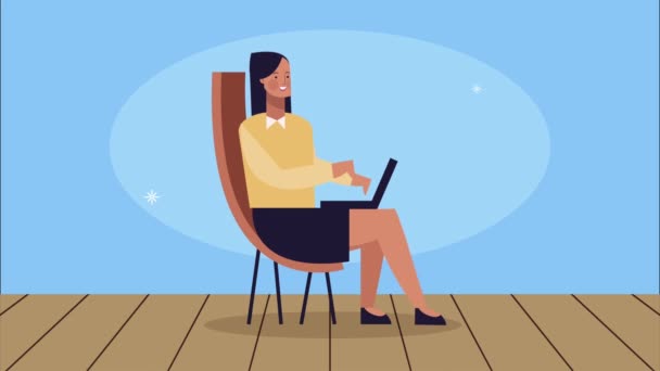 Wanita sukses menggunakan laptop di kursi — Stok Video