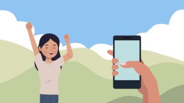 Genç gezgin kadın akıllı telefonuyla fotoğraf çekiyor.