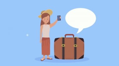 Genç gezgin kadın bavuluyla selfie çekiyor.